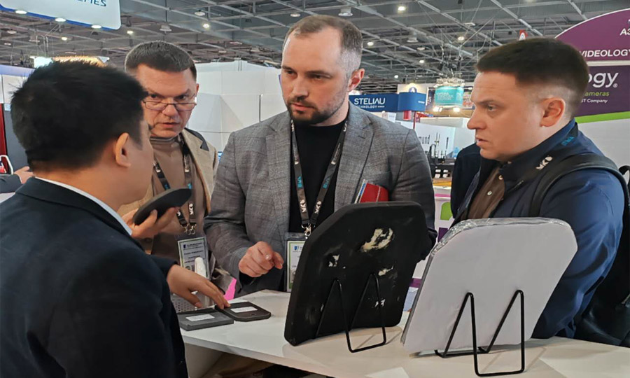 湖南欧博ABG携最新防弹产品亮相法国欧洲国际防务展